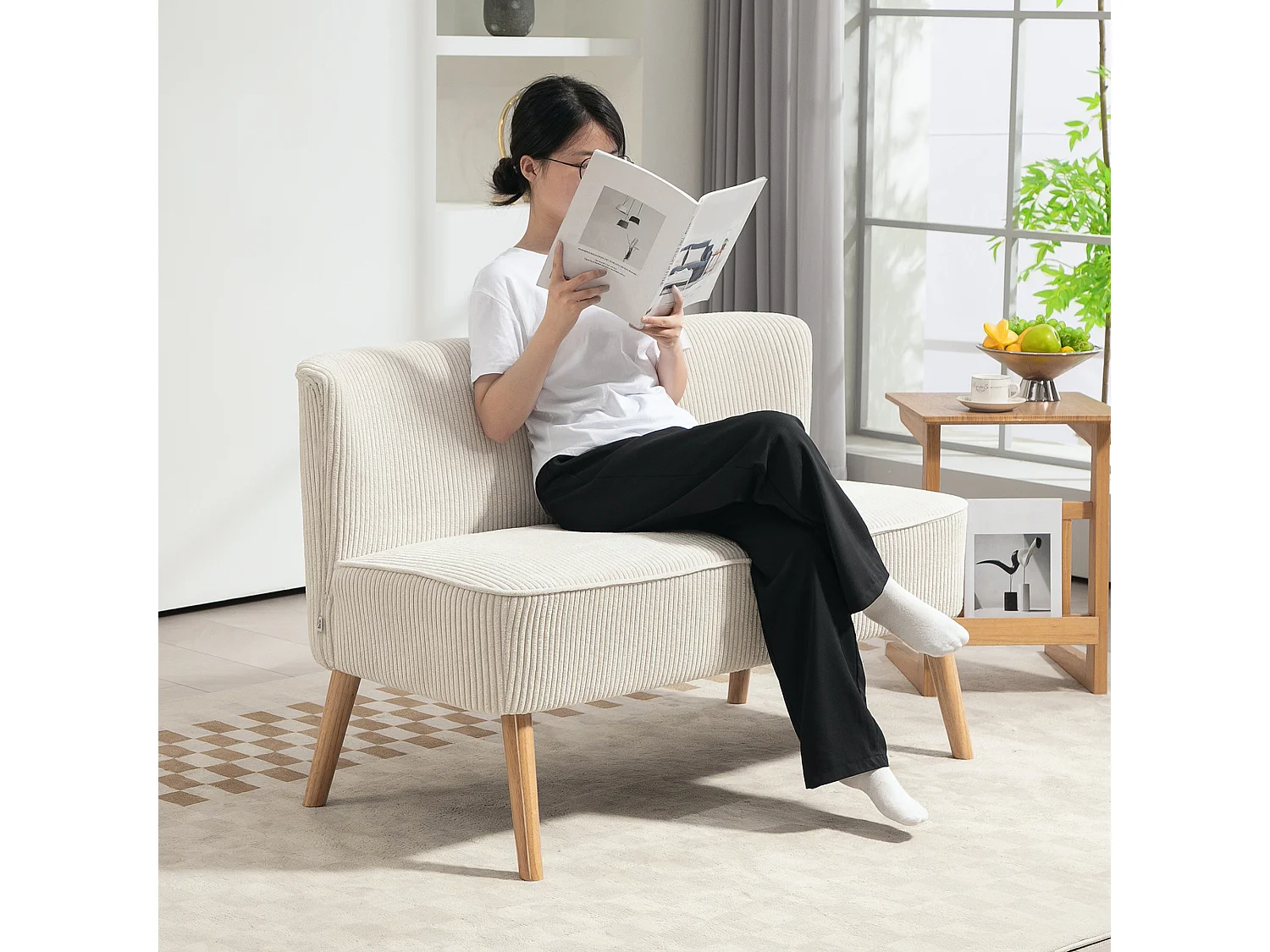 Biała sofa 2-osobowa - Sofa z drewnianymi nogami i sztruksowym wykończeniem - do salonu 4294996 - obrazek 1