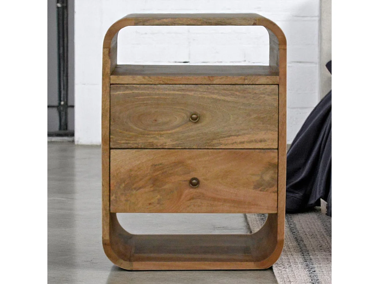 Artisan Furniture Szafka nocna London z 2 szufladami z litego drewna 4079318 - obrazek 1