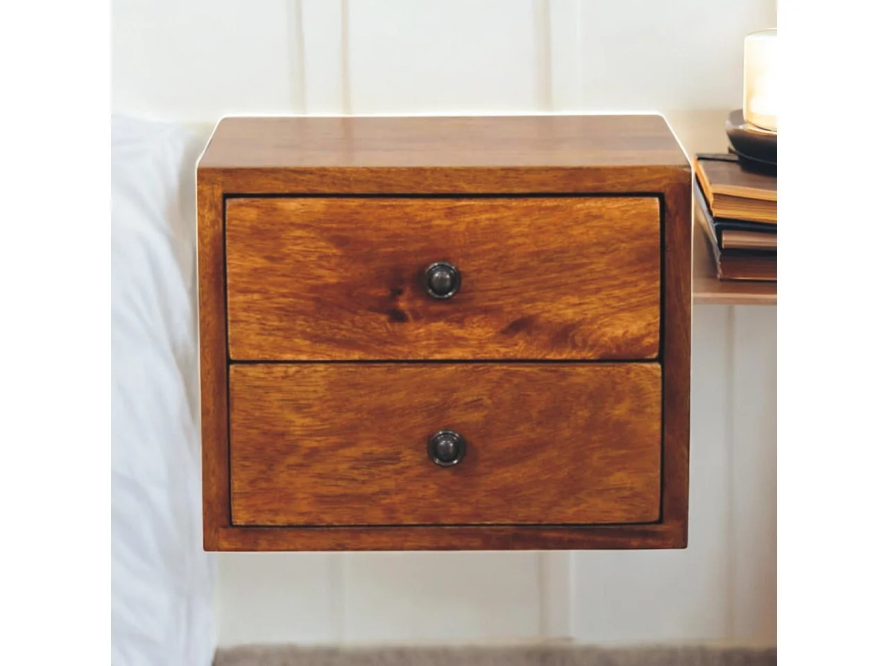 Artisan Furniture Szafka nocna Solis z 2 szufladami, montowana na ścianie z litego drewna kasztanowego 4075345
