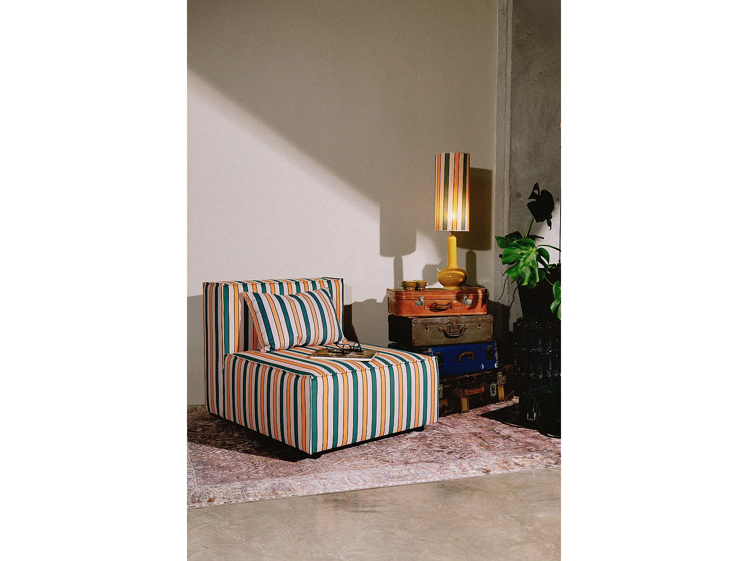 Fotel lounge z aksamitu HARPER 4895512 - obrazek 1