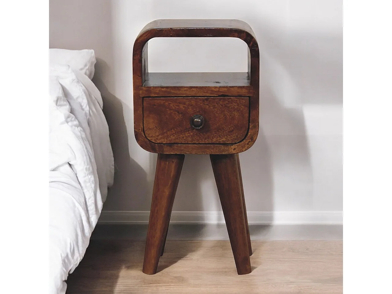 Artisan Furniture Ekstra mini zakrzywiona szafka nocna z otwartą wnęką z litego drewna kasztanowego 4075336