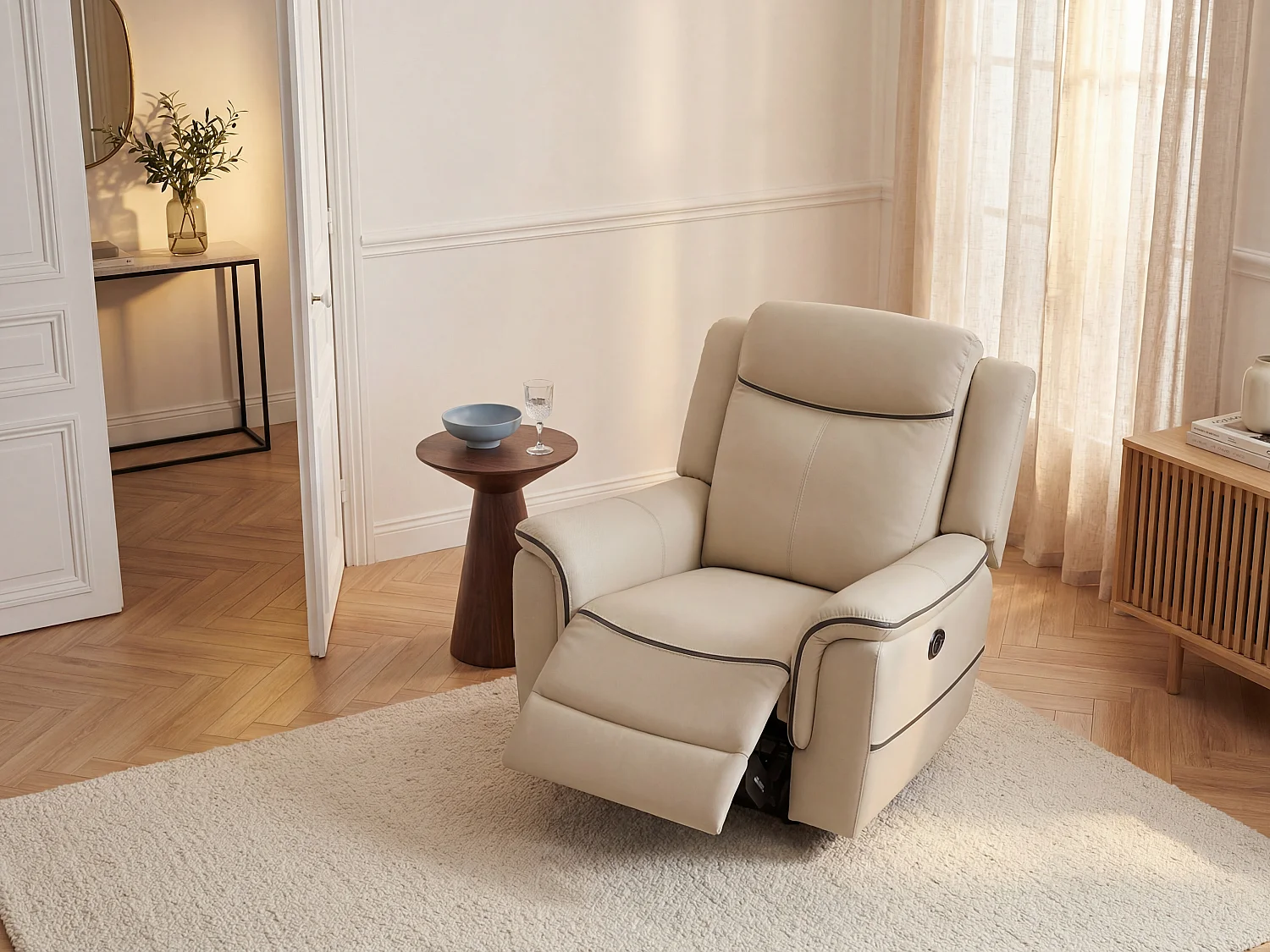 Fotel z elektryczną funkcją relax z beżowej skóry - ADELIO 817323 - obrazek 1