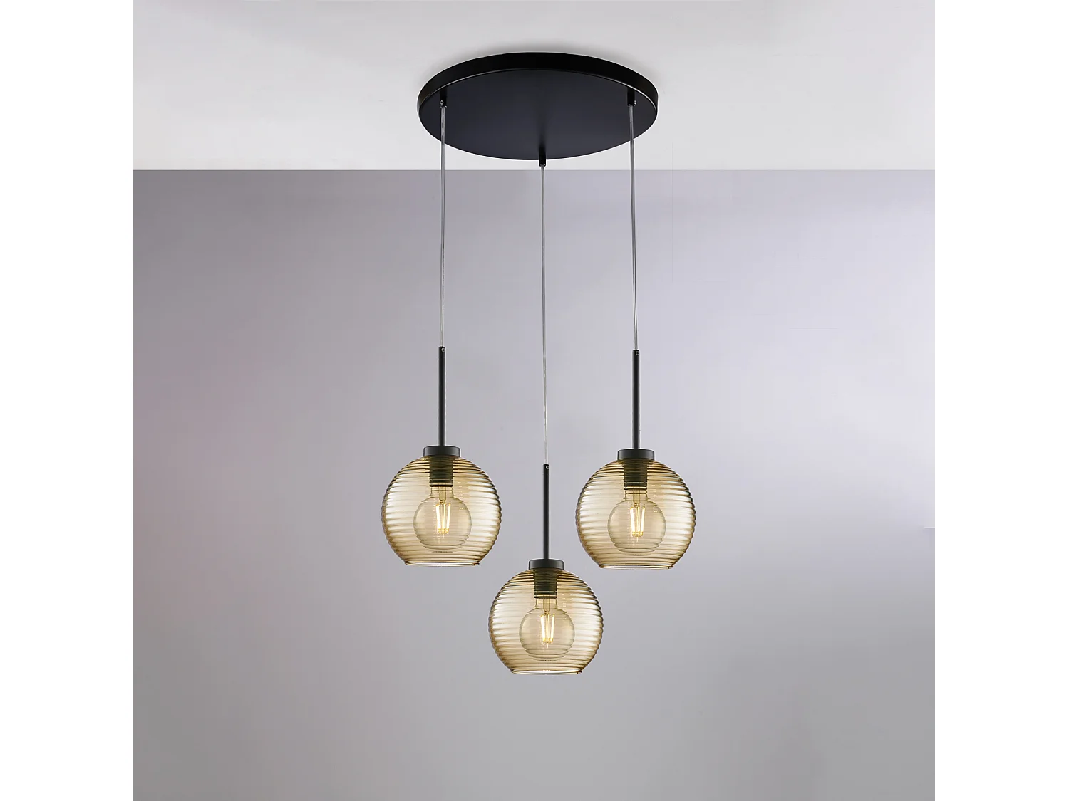 Lampa wisząca Ankara żelazo czarne regulowane kable klosze szkło bursztynowe dmuchane paski reliefowe 3 lampy Ø47 4074332 - obrazek 1